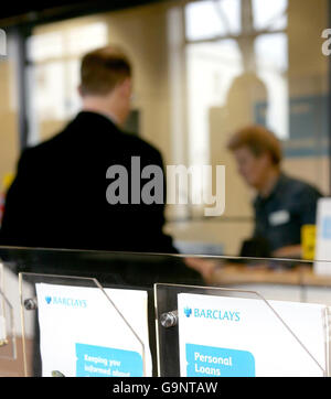 Gesamtansicht der Barclays Bank an der Whiteladies Road, Bristol. Stockfoto