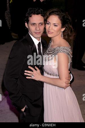 Marc Anthony und Jennifer Lopez kommen zur jährlichen Vanity Fair Party im Mortons Restaurant, Los Angeles. Stockfoto