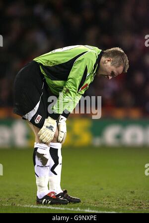 Fußball - FA Barclays Premiership - Sheffield United / Fulham - Bramall Lane. Fulhams Antti Niemi wirkt niedergeschlagen Stockfoto