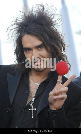 Russell Brand während einer Fotozelle, um den Red Nose Day 2007 am London Eye im Zentrum von London zu starten. Stockfoto