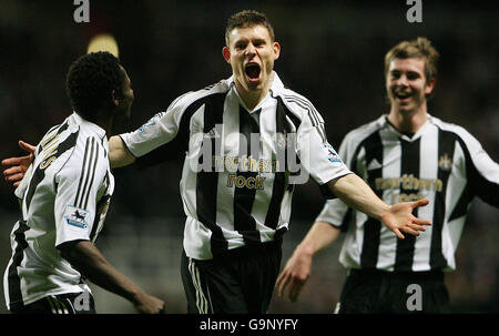 Fußball - FA Barclays Premiership - Newcastle United / Aston Villa - St James Park. James Milner aus Newcastle feiert sein Tor beim Barclays Premiership-Spiel im St James Park, Newcastle. Stockfoto