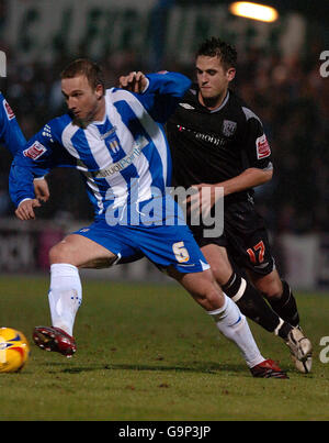 Fußball - Coca-Cola Football League Championship - Colchester United gegen West Bromwich Albion - Layer Road. Wayne Brown von Colchester United und Darren Carter von West Bromwich Albion Stockfoto