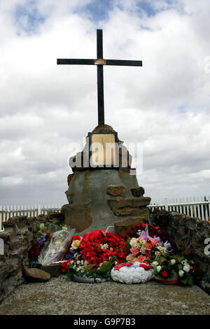 Ein Denkmal für alle im 2. Bataillon, dem Fallschirmregiment, das während der Kämpfe auf Goose Green und Darwin auf den Falklandinseln getötet wurde. Stockfoto