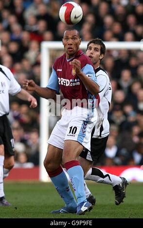 Fußball - FA Barclays Premiership - Fulham V Aston Villa - Craven Cottage Stockfoto