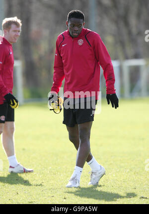 Fußball - Manchester United Training Session - Carrington Training Complex. Louis Saha von Manchester United während einer Trainingseinheit im Carrington Training Complex, Manchester. Stockfoto