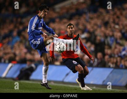 Ricardo Quaresma des FC Porto und Paulo Ferreira von Chelsea (links) Stockfoto