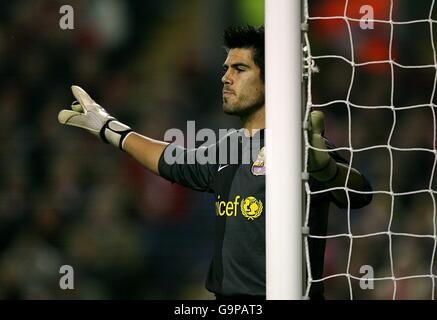 Fußball - UEFA Champions League - erste Ausscheidungsrunde - zweite Etappe - Liverpool gegen Barcelona - Anfield. Victor Valdes, Torwart von Barcelona Stockfoto