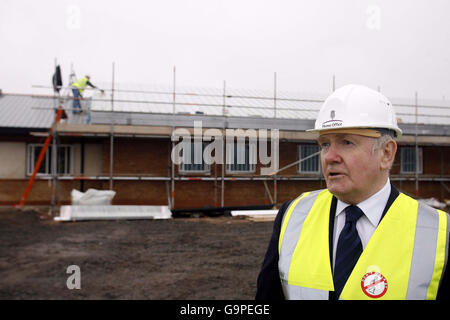 Innenminister John Reid bei einem Besuch in einem neuen Gefängnis auf Merseyside. DRÜCKEN SIE ASSOCITION Photo. Stockfoto