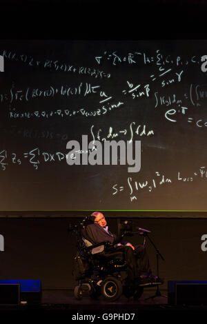 Professor Stephen Hawking anlässlich der Starmus-Festival-2016 im Piramide de Arona, Las Americas, Teneriffa, Kanarische Inseln Stockfoto