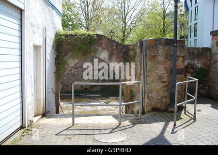 Creek-Mündung des Ellerbach und Blick von der alten Stadt Bad Kreuznach Deutschland Rheinland-Pfalz Stockfoto