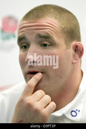 Rugby Union - England Pressekonferenz - Bath University. Der englische Kapitän Phil Vickery während einer Pressekonferenz an der Bath University, Bath. Stockfoto