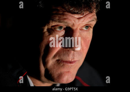 Wales-Coach Gareth Jenkins bei einer Pressekonferenz im Vale of Glamorgan Hotel, Hensol, Wales. Stockfoto