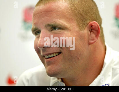 Rugby Union - England Pressekonferenz - Bath University. Der englische Kapitän Phil Vickery während einer Pressekonferenz an der Bath University, Bath. Stockfoto