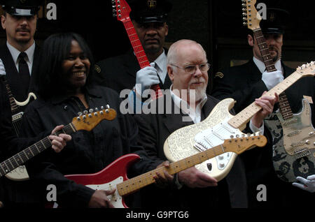 Legendäre Gitarren bei Harrods - London Stockfoto