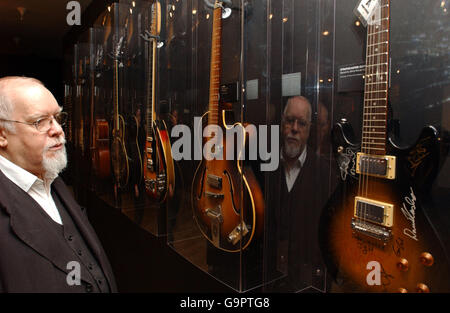 Daniel Gallagher, Neffe von Rory Gallagher, Joan Armtrading und Sir Peter Blake starten Harrods Rocks im Zentrum von London. Stockfoto