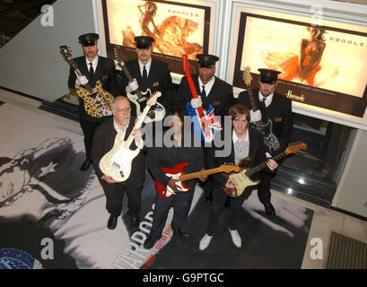 Daniel Gallagher, Neffe von Rory Gallagher, Joan Armtrading und Sir Peter Blake starten Harrods Rocks im Zentrum von London. Stockfoto