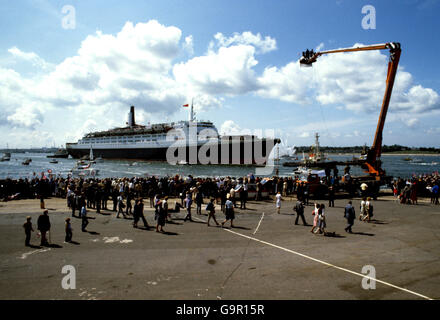 Falkland-Krieg - QE2 Erträge aus den Falkland-Inseln Stockfoto