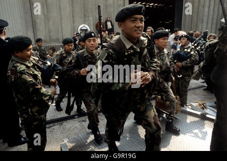 Falkland-Krieg - Gurkhas an Bord geleitet Stockfoto