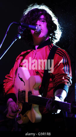 Der View-Frontmann Kyle Falconer tritt bei einem exklusiven 100-Ticket-Konzert im Edinburgh Castle auf. Stockfoto