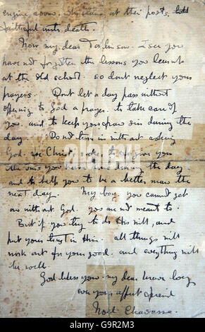 1040 bei Cato und Crane Auctioneer's in Liverpool. Hauptmann Noel Chavasse war der medizinische Offizier des 10. (Liverpool Scottish) Bataillons, des King's (Liverpool) Regiments während der ersten drei Jahre des Ersten Weltkriegs. Er war der einzige Mann, der zweimal während des Großen Krieges die höchste Auszeichnung des britischen Militärs für Tapferkeit, das Victoria-Kreuz, gewann. Nur zwei andere Männer haben diese Ehre jemals erreicht. Stockfoto