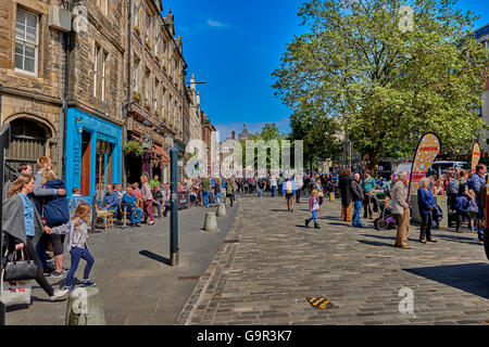 Der Grassmarket ist ein historischer Marktplatz und eine Veranstaltungsfläche in der Old Town von Edinburgh, Schottland Stockfoto