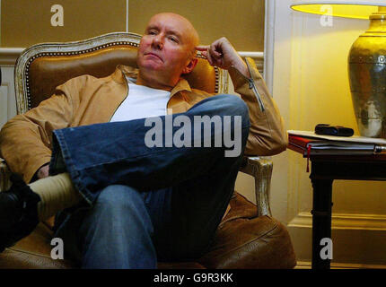 Der Autor Irvine Welsh spricht heute im Scotsman Hotel in Edinburgh über seinen neuen Film "Wedding Bells". Stockfoto