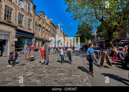 Der Grassmarket ist ein historischer Marktplatz und eine Veranstaltungsfläche in der Old Town von Edinburgh, Schottland Stockfoto