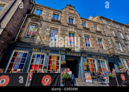 Der Grassmarket ist ein historischer Marktplatz und eine Veranstaltungsfläche in der Old Town von Edinburgh, Schottland Stockfoto