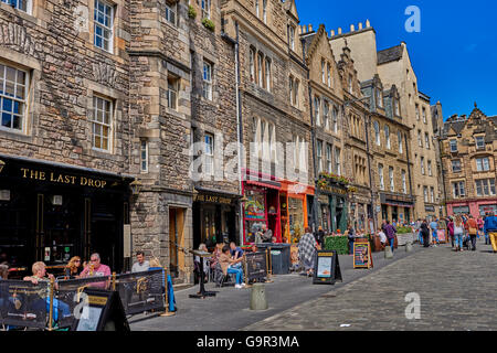 Der Grassmarket ist ein historischer Marktplatz und eine Veranstaltungsfläche in der Old Town von Edinburgh, Schottland Stockfoto