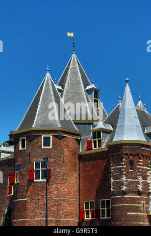 In De Waag, 15. Jahrhundert Stadttor, die jetzt ein Restaurant in Nieuwmarkt Platz in Amsterdam, Holland Stockfoto