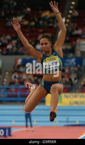 Leichtathletik - IAAF Norwich Union Indoor Grand Prix - National Indoor Arena. Amy Harris tritt im Weitsprung der Frauen an Stockfoto