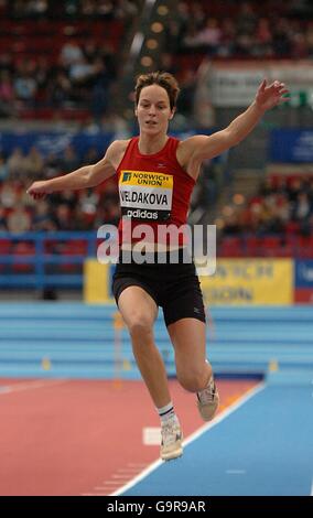 Leichtathletik - IAAF Norwich Union Indoor Grand Prix - National Indoor Arena. Jana Veldakova tritt im Weitsprung der Frauen an Stockfoto