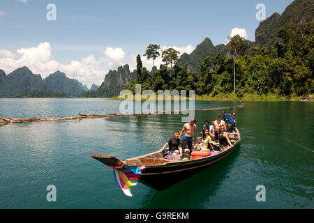 Reservoir, Longtail-Boot, Taucher, Khao Lak, Khao Sok Nationalpark, Provinz Surat Thani, Thailand Stockfoto