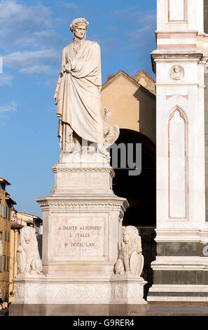 Dante Alighieri-Denkmal in der Kirche Santa Croce, Piazza Santa Croce, Florenz, Toskana, Italien Stockfoto