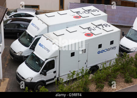 GeoAmey Gefangene / Gefängnis vans geparkt abgestellten am Crown Court / Courts befindet sich in Lincoln Castle. Stockfoto