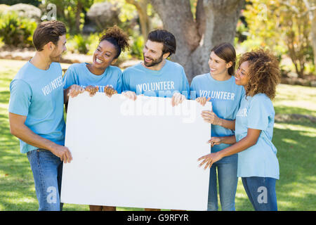 Gruppe von freiwilligen Beteiligung leeres Blatt Stockfoto