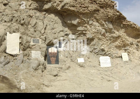 Gedenktafeln für Taucher getötet durch Unfall, Blue Hole, Dahab, Sinai-Halbinsel, Ägypten Stockfoto