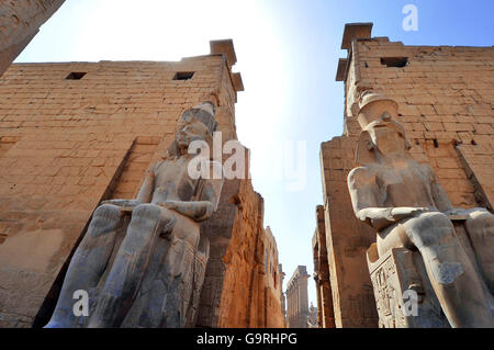 Staue von Ramses II., Luxor-Tempel, Luxor, Ägypten Stockfoto