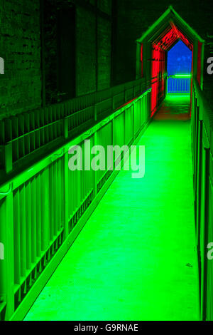 Landschaftspark Duisburg, verlassenen Stahlwerk, Freilichtmuseum, Licht-Show von Jonathan Park, Duisburg, Nord Rhein Westfalen, Deutschland, Europa Stockfoto