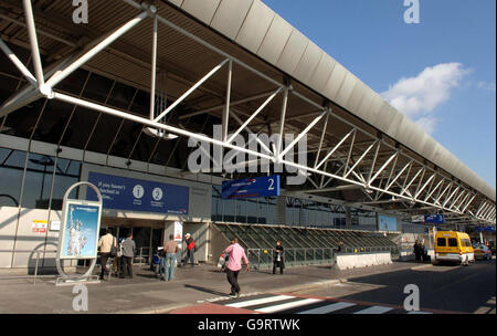 Terror „Sternbild“ gesteht Angriffen zu. Allgemeine Ansicht des Terminals 4 am Flughafen Heathrow. Stockfoto