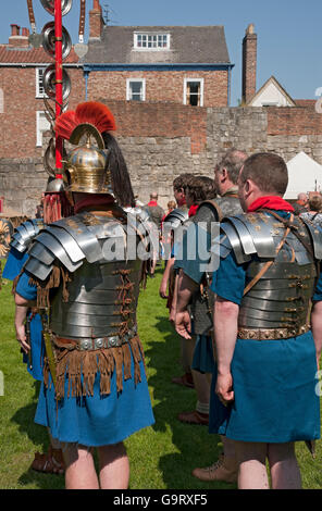 Re-Enactors auf dem Eboracum Roman Festival im Sommer York North Yorkshire England Großbritannien GB Großbritannien Stockfoto