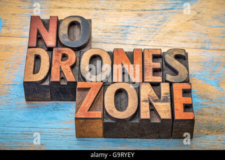 Keine Drohnen zone Zeichen oder Banner - Zusammenfassung der Wörter in Vintage Buchdruck Holzart Blöcke Stockfoto