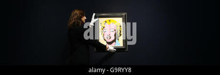 Ein Andy Warhol Porträt von Marilyn Monroe mit dem Titel Lemon Marilyn bei Christie's in London vor dem Verkauf von Christie's Post-war und zeitgenössischer Kunst, der am 16. Mai in New York stattfindet. Stockfoto