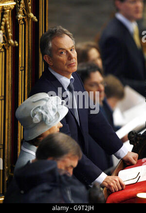 Der britische Premierminister Tony Blair nimmt an dem Gottesdienst anlässlich des zweihundertsten Jahrestages der Abschaffung des Slave Trade Act in Westminster Abbey in London Teil. Stockfoto