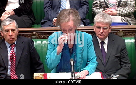 Außenministerin Margaret Beckett spricht im Unterhaus. Stockfoto