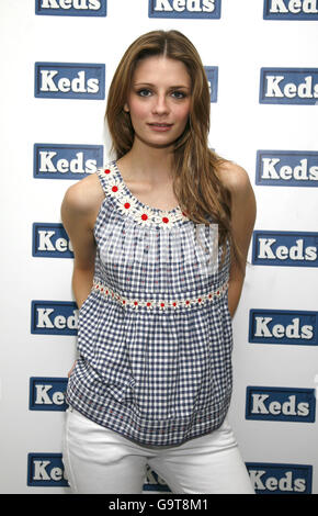 Mischa Barton besucht eine Fotocall, um Keds Sneakers zu promoten, im Berkeley Hotel im Zentrum von London. Stockfoto