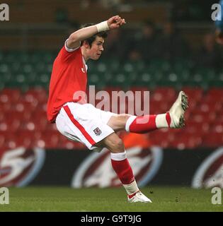 Gareth Bale aus Wales erzielt seinen Teams den zweiten Treffer der Spiel Stockfoto