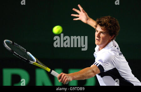 Der britische Jamie Murray im Einsatz gegen Robin Haase aus den Niederlanden während des Davis Cup Euro-African Zone Group One Spiels im NEC in Birmingham. Stockfoto