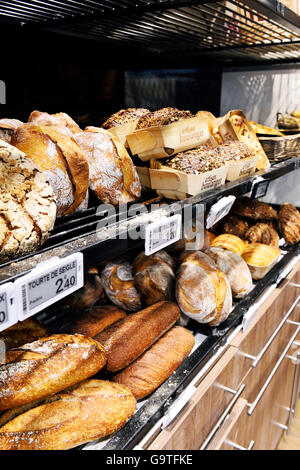 Brot in einer französischen Bäckerei, Paris 20., Paris Stockfoto