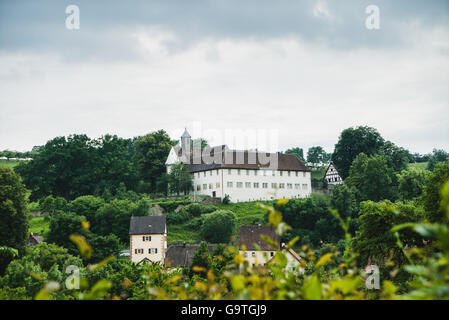 Landschaft in der Nähe von mittelalterliches Dorf im ländlichen Raum Stockfoto